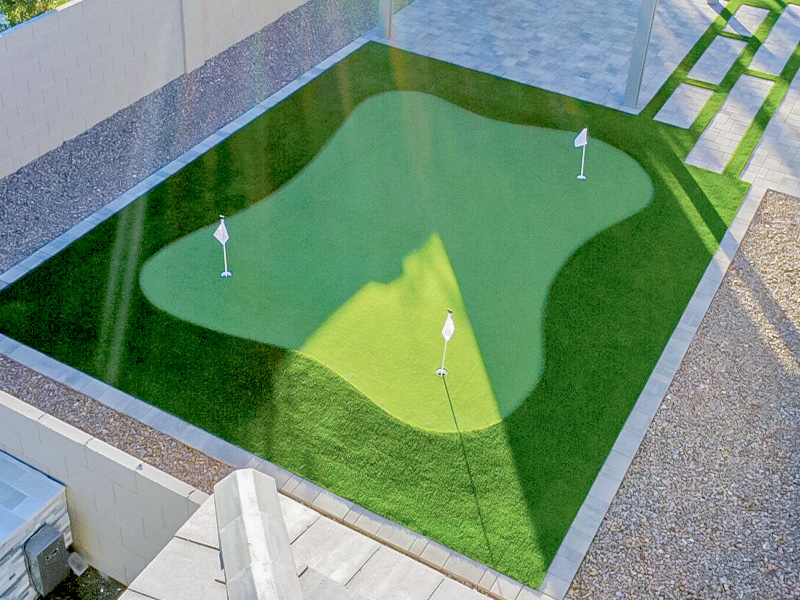 hardscaping-landscaping-services_putting-greens